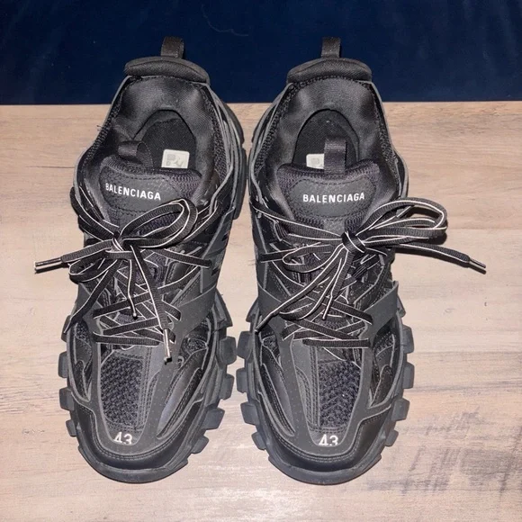 Balenciaga Black and White Sneakers - Picture 3 of 3